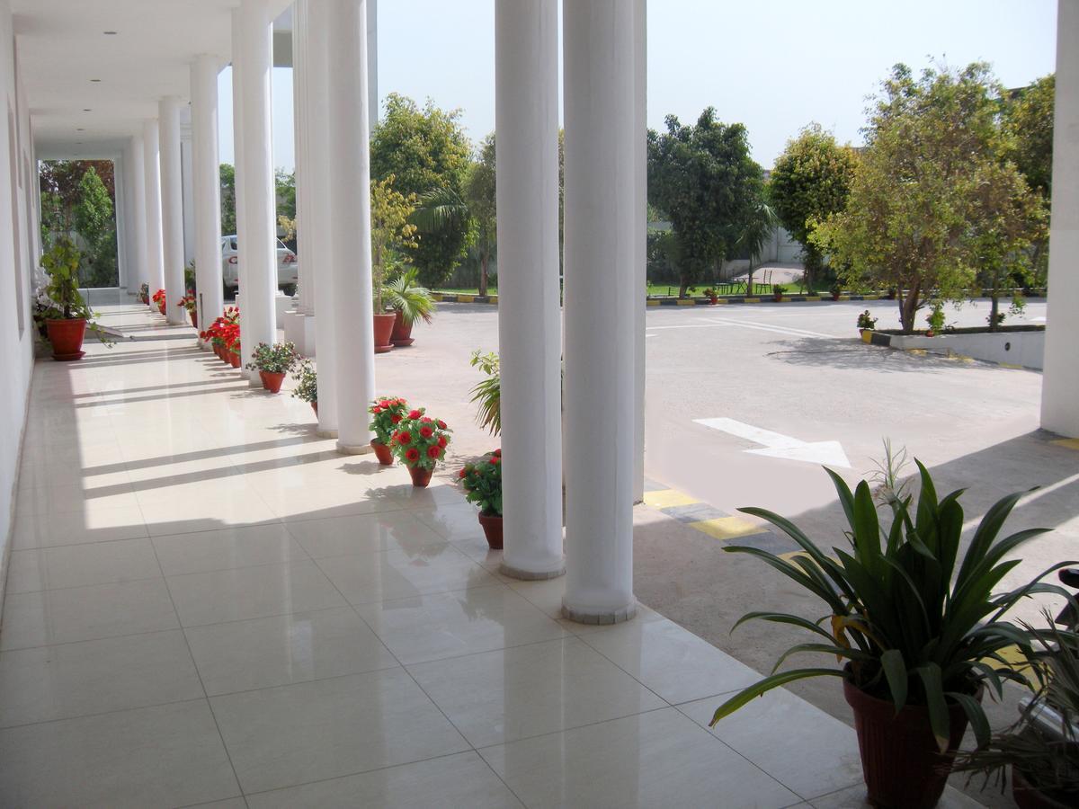 فندق Grand Enclave لاهور المظهر الخارجي الصورة